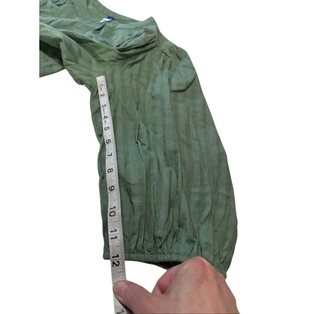 Old Navy women's striped, puff-sleeve blouse Green Sz M NWT